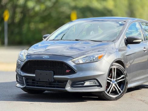 Used 2018 Ford Focus ST FWD image 2