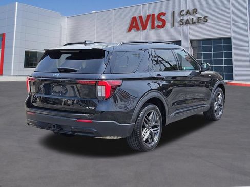 Used 2025 Ford Explorer ST-Line w/ ST-Line Street Pack AWD/4WD image 6