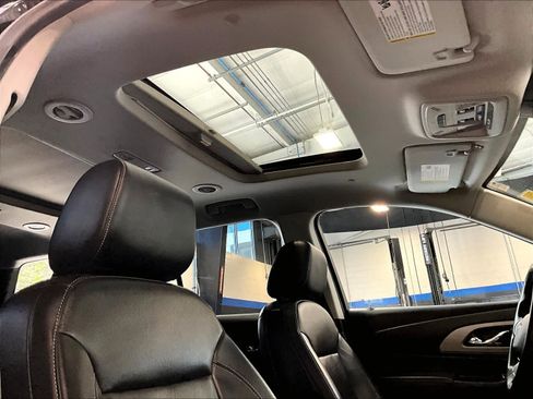 Used 2020 Chevrolet Traverse LT w/ LT Premium Package AWD/4WD image 23