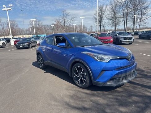 Used 2018 Toyota C-HR XLE FWD image 5