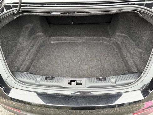 Used 2018 Ford Taurus SEL w/ Equipment Group 201A image 9