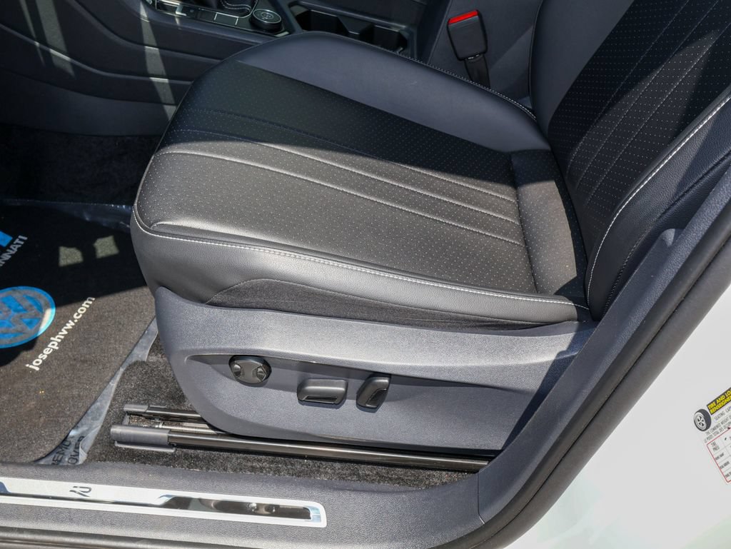 Certified 2024 Volkswagen Tiguan SE R-Line AWD/4WD image 14