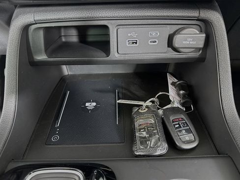 Used 2023 Honda Pilot Touring image 19