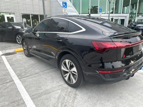 Used 2024 Audi Q8 e-tron Premium AWD/4WD image 12