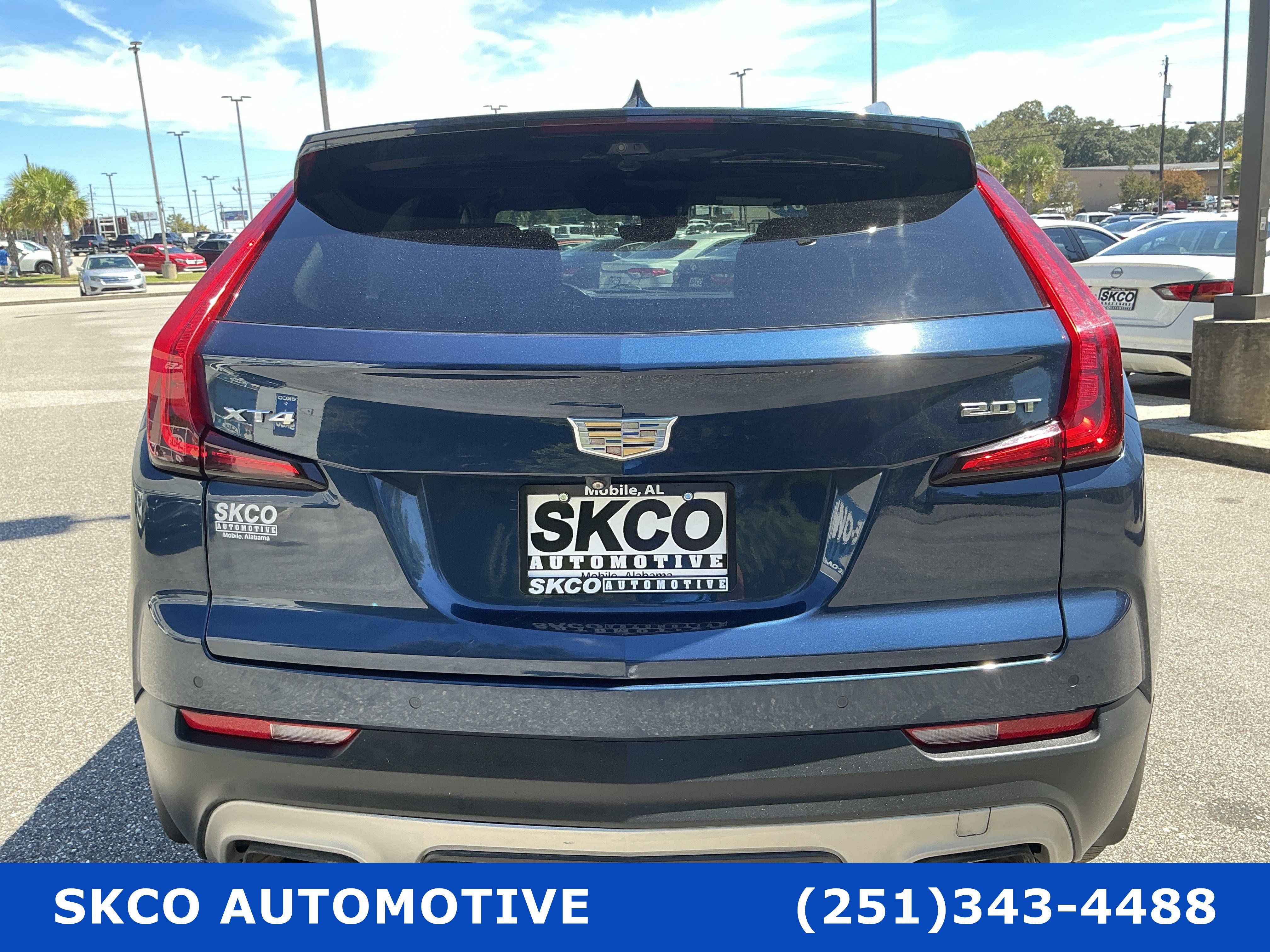 Used 2019 Cadillac XT4 Premium Luxury w/ Technology Package FWD image 4