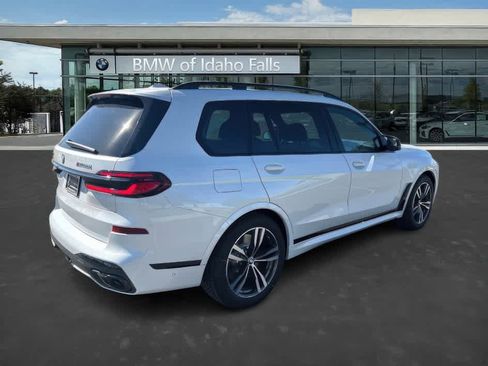 Used 2026 BMW X7 M60i image 8