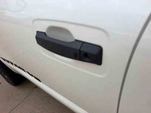 Used 2019 Nissan Titan SL w/ Midnight Edition AWD/4WD image 13
