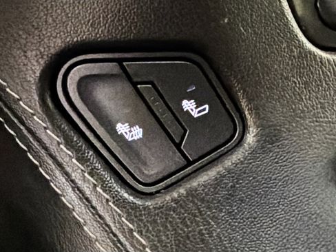 Used 2020 Chevrolet Suburban LT AWD/4WD image 25
