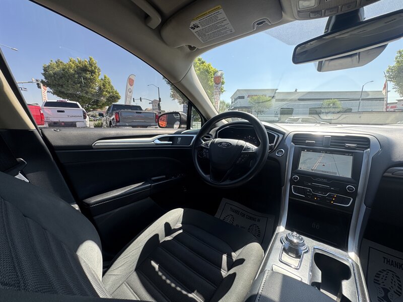 Used 2019 Ford Fusion SE FWD image 33