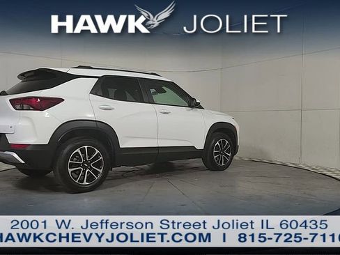 Used 2025 Chevrolet TrailBlazer LT AWD/4WD image 7