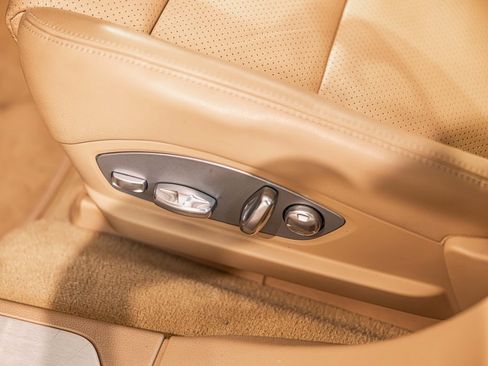 Used 2016 Porsche Panamera 4 image 23