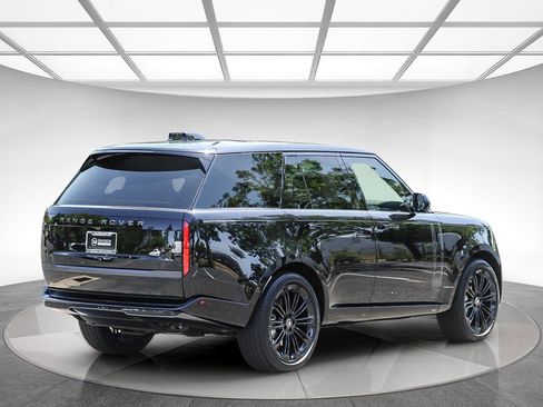 Used 2025 Land Rover Range Rover SE AWD/4WD image 4