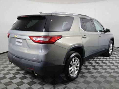 Used 2018 Chevrolet Traverse LT FWD image 2