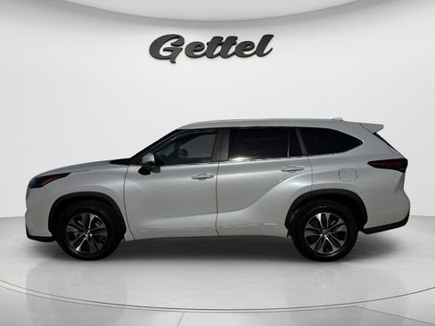 Used 2023 Toyota Highlander XLE FWD image 7