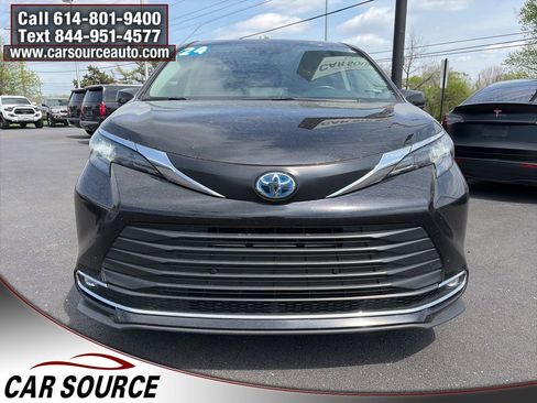Used 2024 Toyota Sienna XLE FWD image 2
