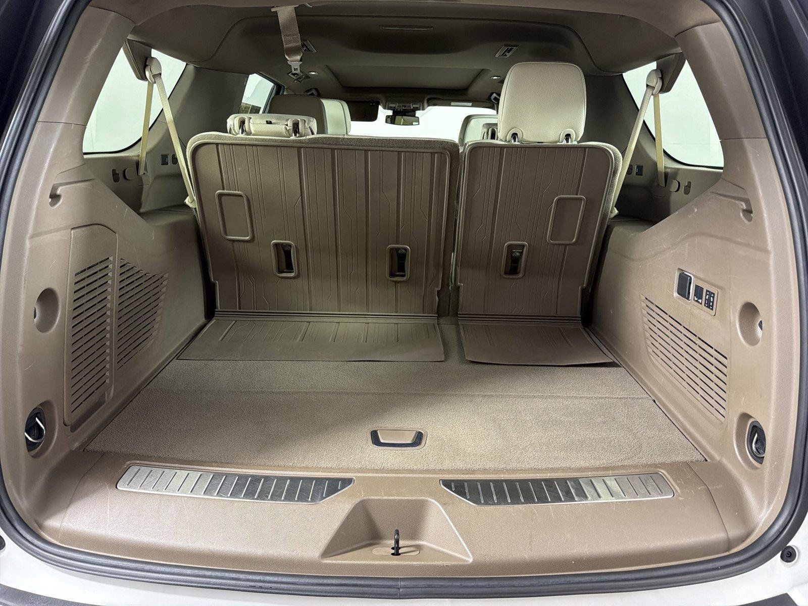 Used 2025 GMC Yukon XL Denali w/ Sun & Power Step Package RWD image 17