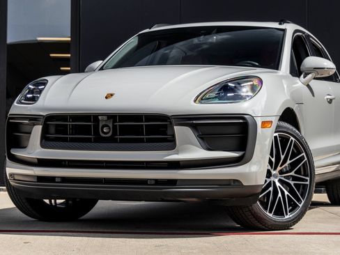 Certified 2025 Porsche Macan AWD/4WD image 7