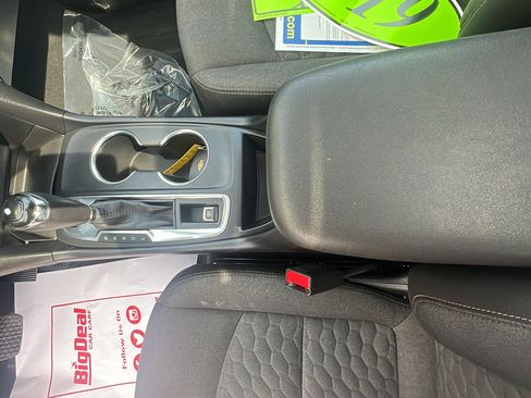 Used 2019 Chevrolet Equinox LT w/ Sun & Navigation Package image 12