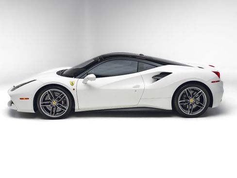 Used 2018 Ferrari 488 GTB RWD image 4