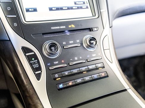 Used 2018 Lincoln MKX Reserve FWD image 23