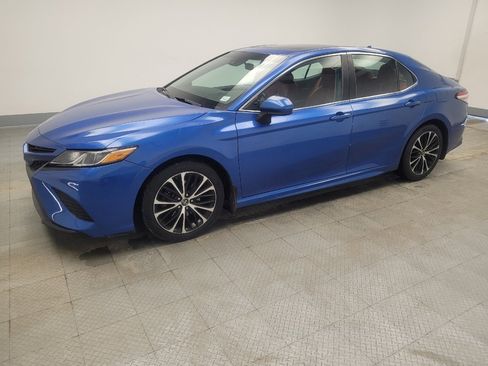 Used 2019 Toyota Camry SE image 2