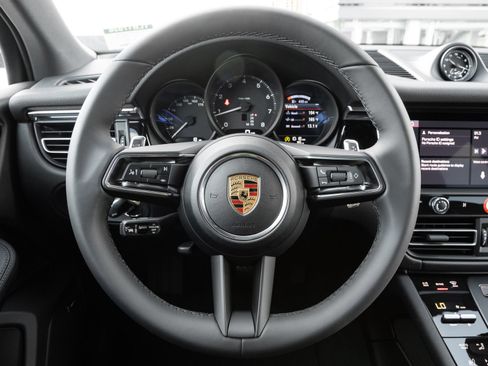Certified 2026 Porsche Macan AWD/4WD image 13