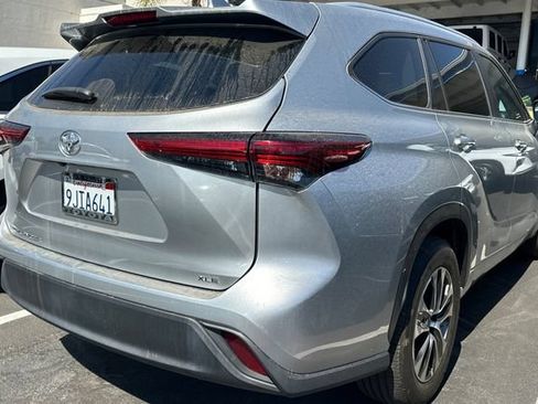 Used 2023 Toyota Highlander XLE FWD image 5