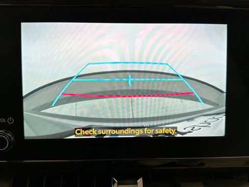 Used 2024 Toyota Corolla Cross LE w/ Moonroof Package image 16