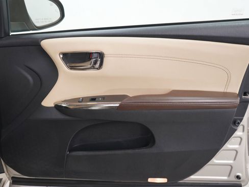 Used 2013 Toyota Avalon Limited FWD image 9