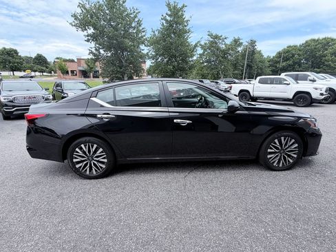 Used 2025 Nissan Altima 2.5 SV FWD image 4
