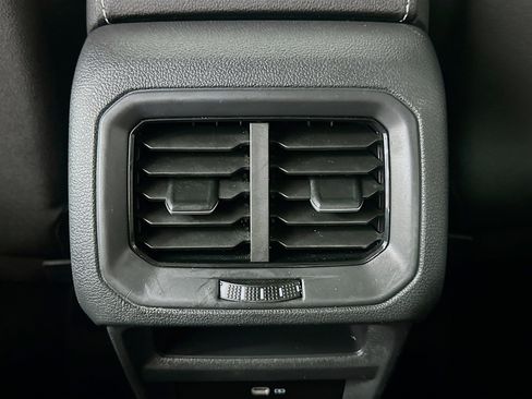 Used 2025 Volkswagen Taos SE image 28