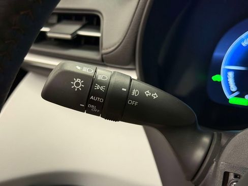 Used 2026 Toyota Sienna Limited AWD/4WD image 32