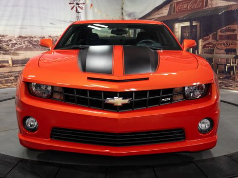 Used 2010 Chevrolet Camaro SS w/ Black Stripe Package RWD image 4