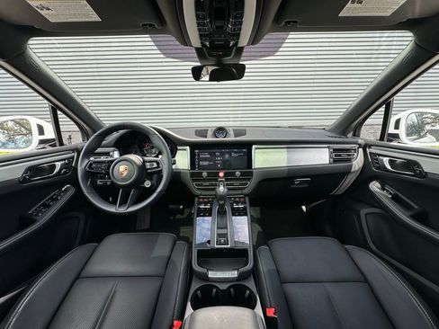 Used 2025 Porsche Macan Turbo image 6