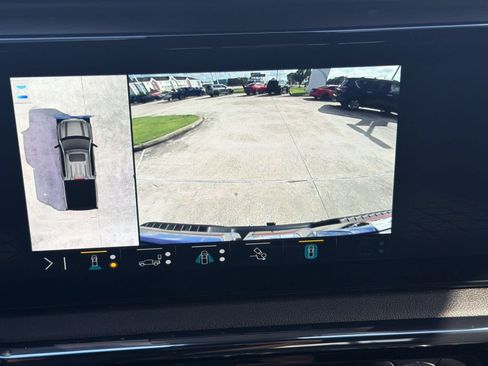 Used 2023 GMC Sierra 1500 AT4 w/ Technology Package AWD/4WD image 18