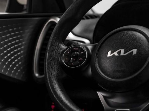 Used 2022 Kia Soul LX FWD image 17