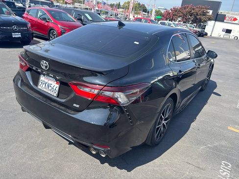 Used 2022 Toyota Camry SE w/ Carpet Mat Package (TMS) FWD image 4