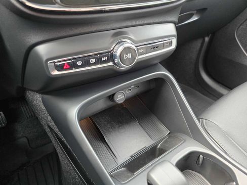 Used 2025 Volvo XC40 B5 Core w/ Protection Package Premier image 32