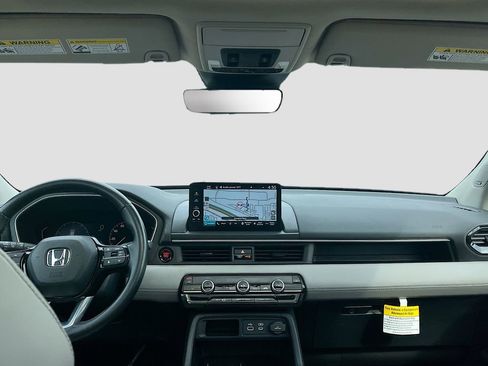 Used 2024 Honda Pilot Touring image 22