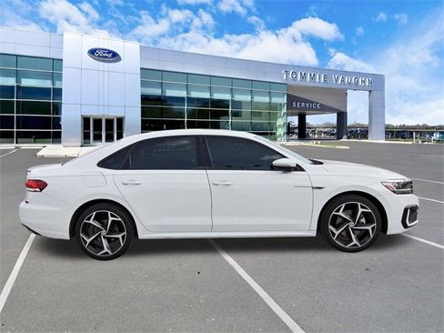 Used 2022 Volkswagen Passat 2.0T R-Line image 5