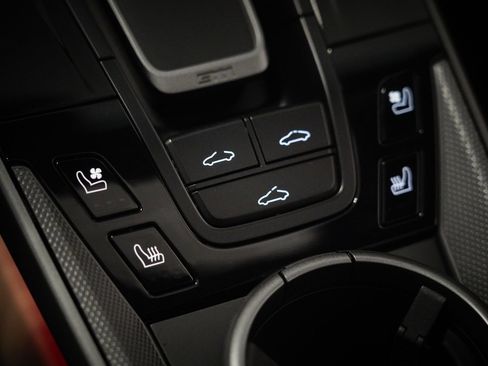 Used 2025 Porsche 911 Carrera image 31