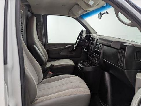 Used 2015 Chevrolet Express 3500 RWD image 17