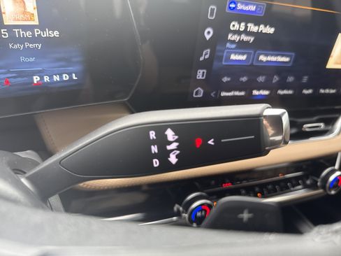 Used 2025 Chevrolet Equinox ACTIV w/ Safety and Technology Package AWD/4WD image 24