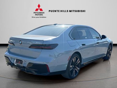 Used 2023 BMW 740i w/ Parking Assistance Package image 5