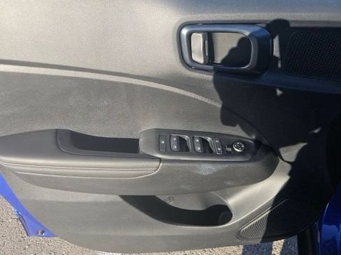 Certified 2025 Hyundai Venue Limited FWD image 15