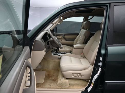 Used 2004 Toyota Land Cruiser AWD/4WD image 11