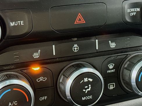 Used 2023 RAM 1500 Big Horn AWD/4WD image 3