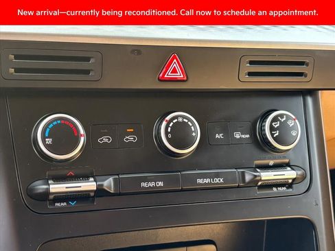 Used 2023 Kia Carnival LX image 24