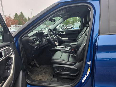 Used 2022 Ford Explorer XLT w/ Equipment Group 202A image 21