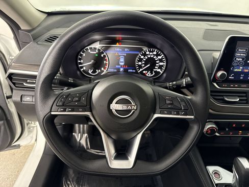 Used 2023 Nissan Altima 2.5 SV AWD/4WD image 11
